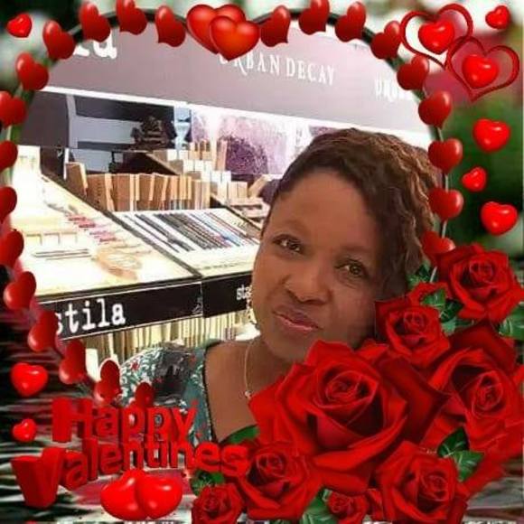 Meet your Posher, Queen - Picture 1 of 1